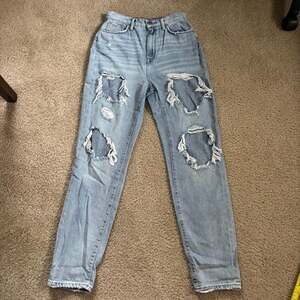 BDG Mom High Rise Distressed Jeans Size 27W